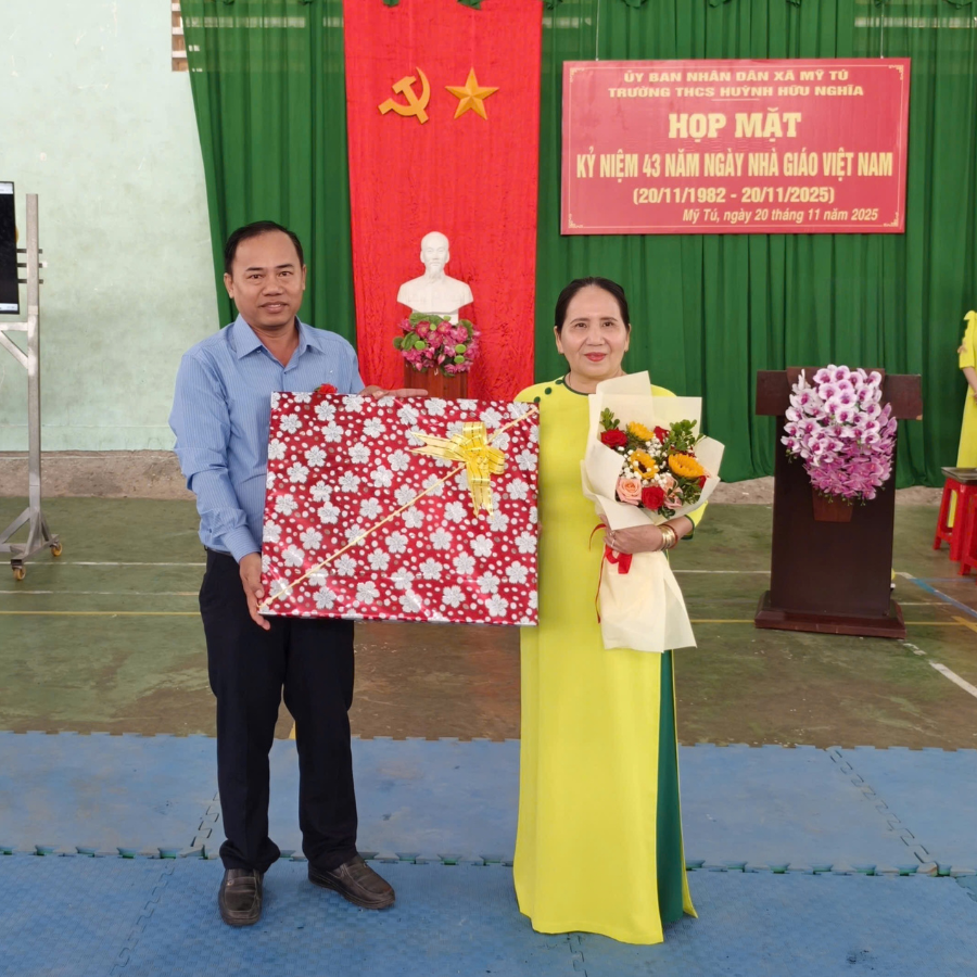 43 Năm Ngày Nhà Giáo Việt Nam, Dấu Ấn Tri Ân Sâu Sắc Tại Trường THCS Huỳnh Hữu Nghĩa