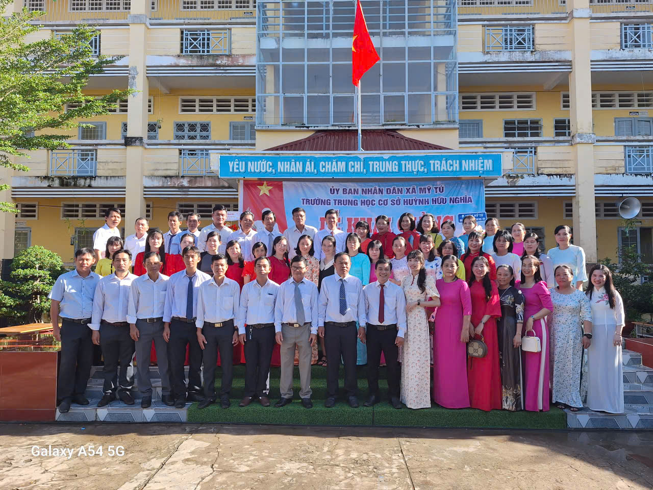 Trường THCS Huỳnh Hữu Nghĩa long trọng tổ chức lễ khai giảng năm học 2025 – 2026