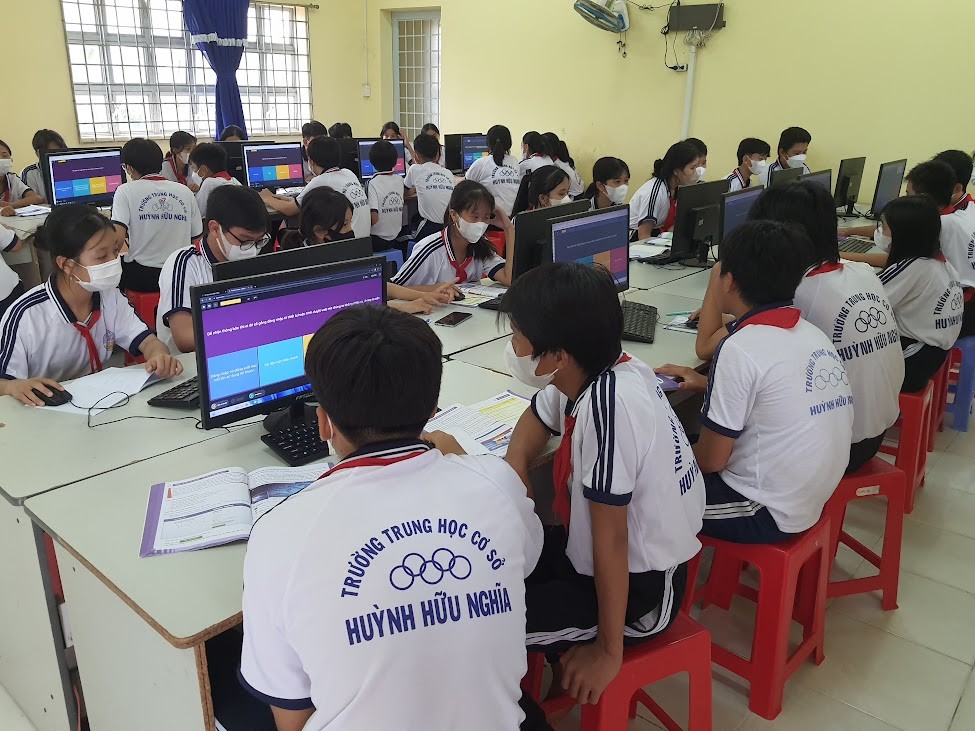 Ứng dụng công nghệ thông tin và chuyển đổi số trong giảng dạy tại Trường THCS Huỳnh Hữu Nghĩa, huyện Mỹ Tú