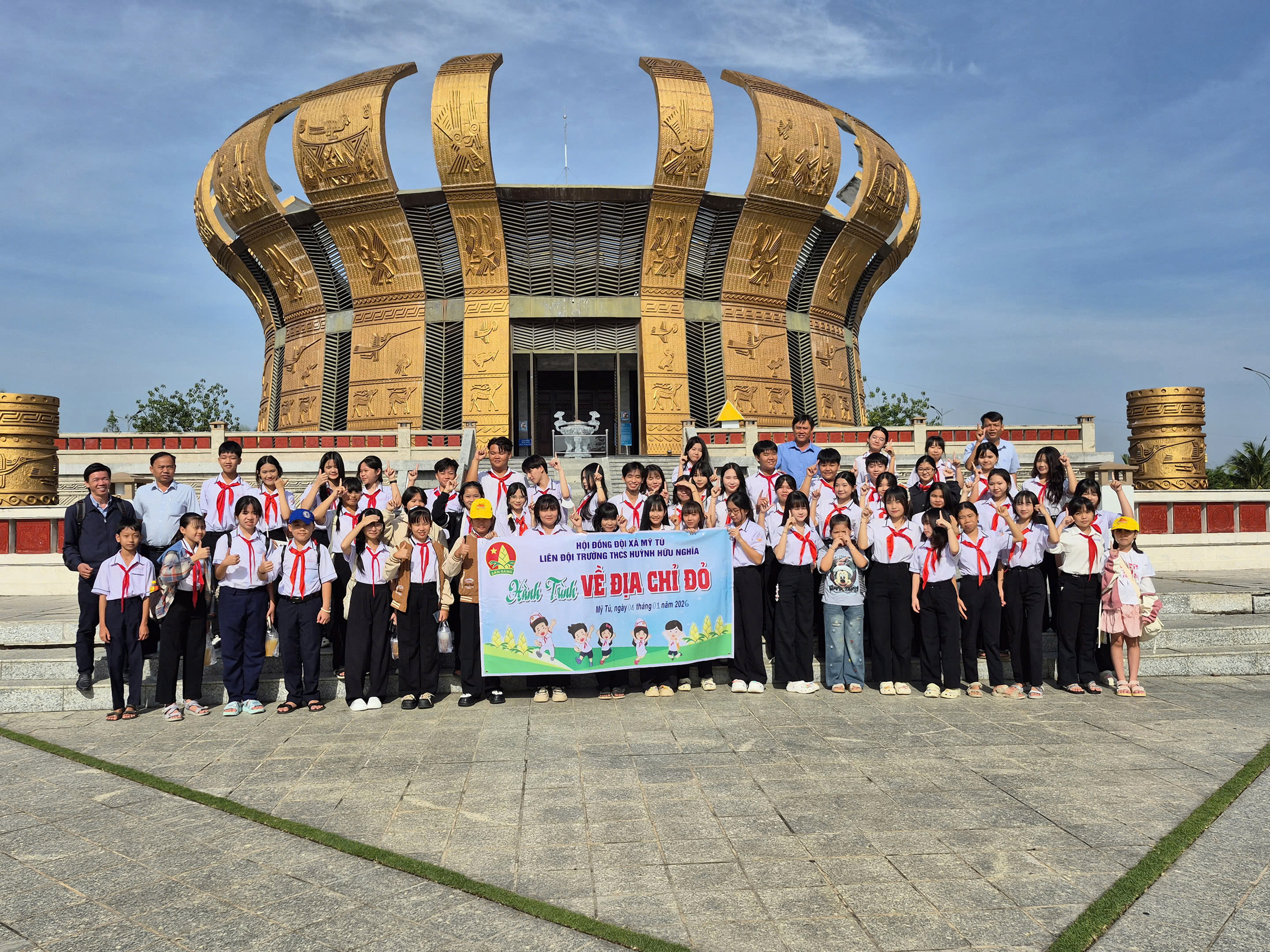 HÀNH TRÌNH VỀ ĐỊA CHỈ ĐỎ – ĐỀN THỜ VUA HÙNG TẠI TP. CẦN THƠ