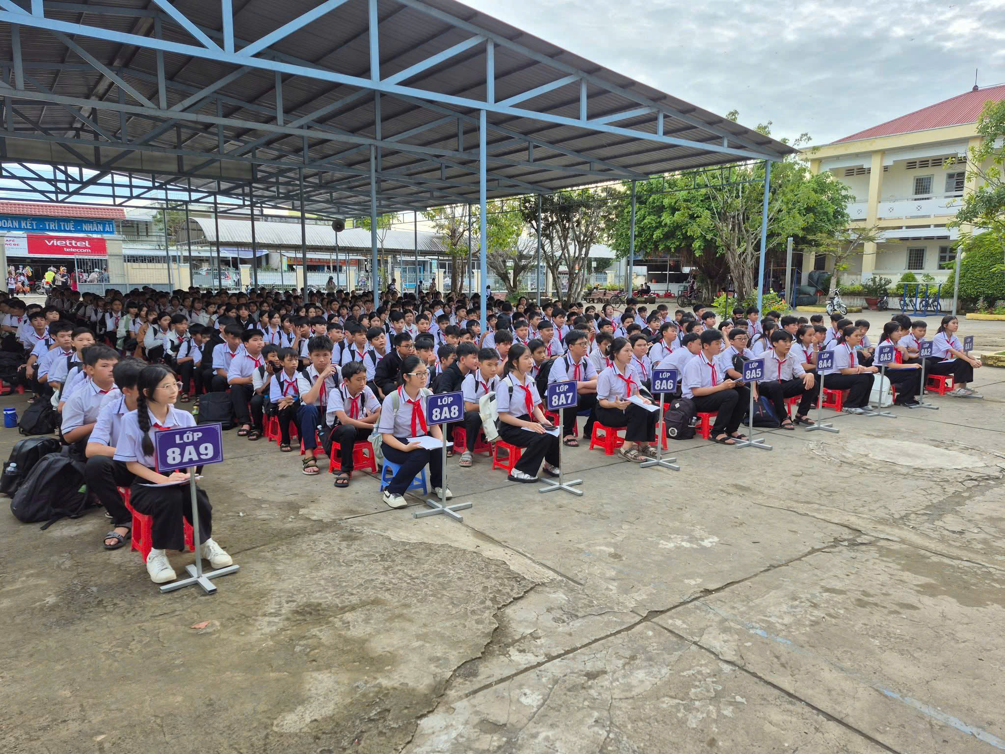 HOẠT ĐỘNG TRẢI NGHIỆM HƯỚNG NGHIỆP KHỐI 8